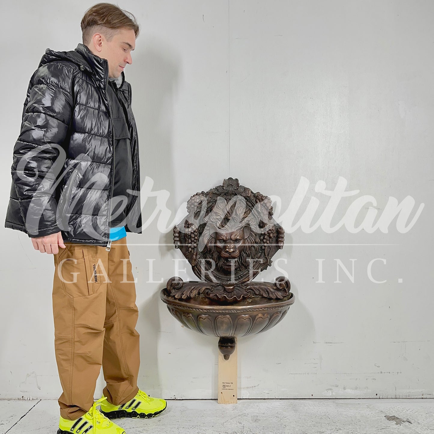 Bronze Recirculating Lion Head Wall Fountain